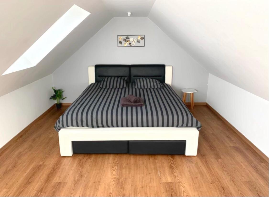 Loft Evasion , Parking Gratuit , 5 Min Auxerre Apartment Moneteau Luaran gambar